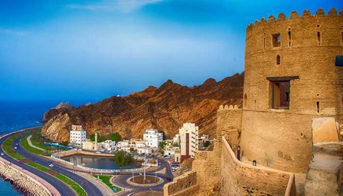 استكشف عمان
