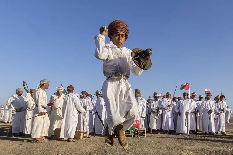 استكشف عمان