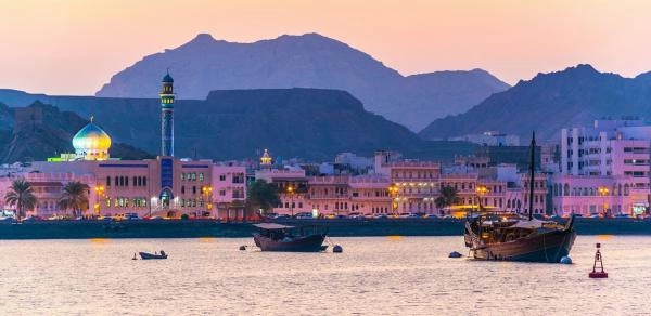 استكشف عمان
