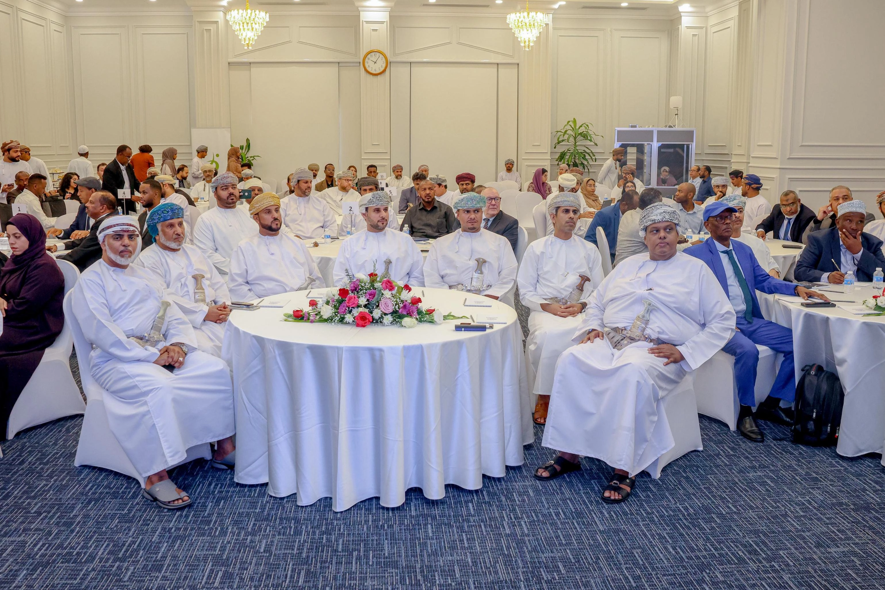 منتدى الأعمال العماني الإفريقي يناقش تعزيز الشراكات وبحث الفرص الاستثمارية